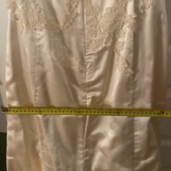 Wedding dress Les Noces Couture in Italian natural silk and lace guipure details - Picture 13 of 16